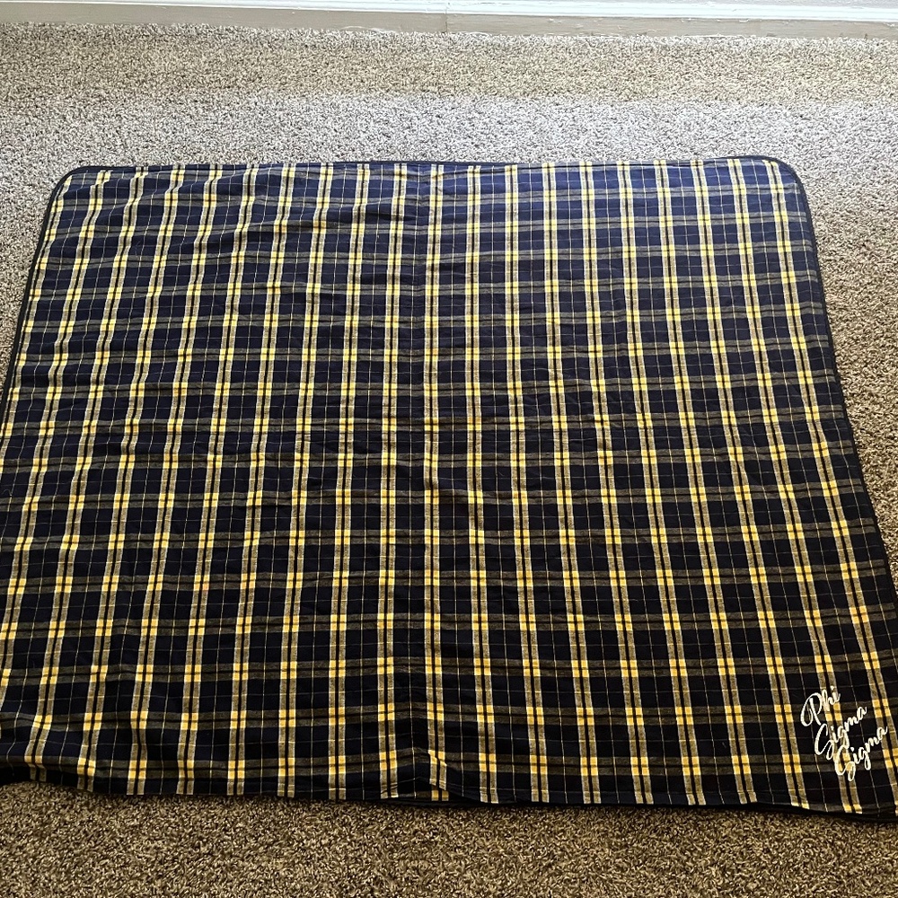Phi Sigma Sigma Blanket